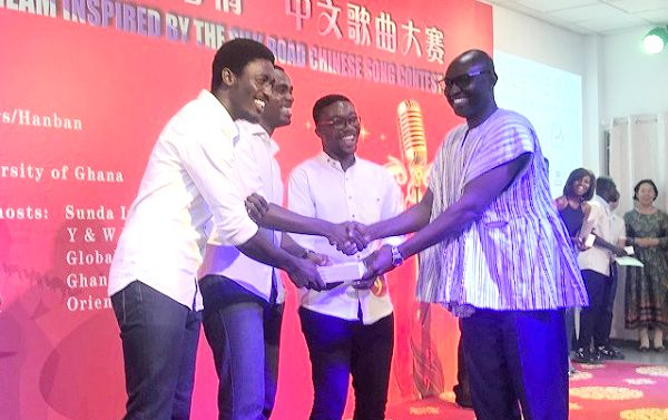 Dr Clement Appah presenting a prize to one of the winners of the competition 