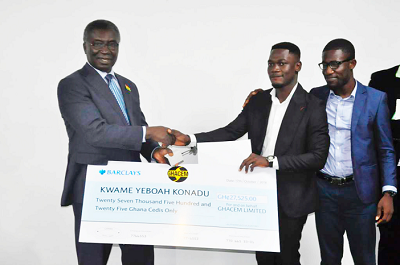 Prof. Kwabena Frimpong Boateng presenting the prizes to the winners 