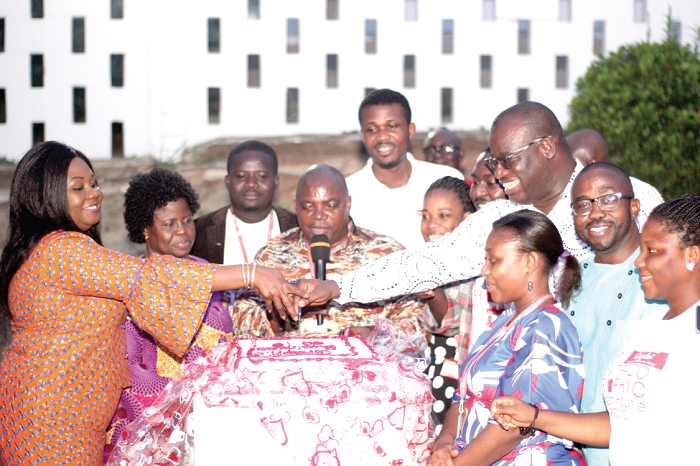 Mr Ransford Tetteh (middle), Mrs Mavis Kitcher (left),  the acting Director of Newspapers; Mr Theophilus Yartey and Ms Victoria Odoi (2nd left), Deputy Editor, The Mirror, joined by staff members of the Graphic Business to cut the anniversary cake. Picture: Nii Martey M. Botchway