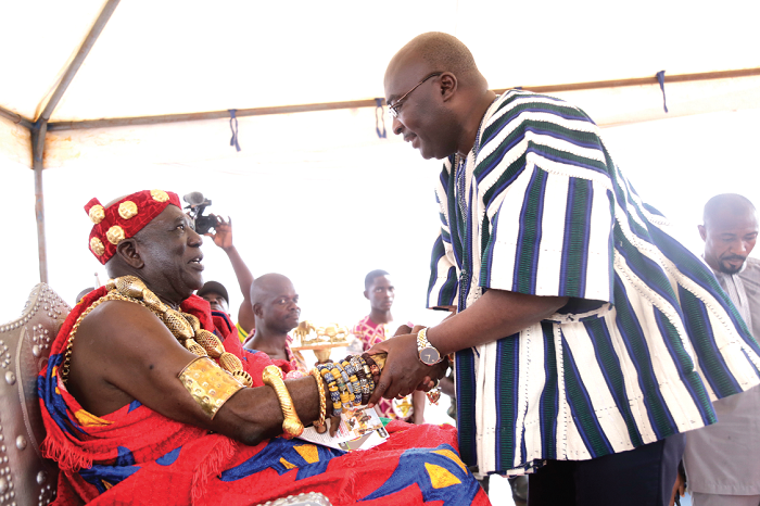  Osabarimba Kwesi Atta II (left), Omanhen of the Oguaa Traditional Area, welcoming the Vice-President, Dr Mahamudu Bawumia, to the durbar in Cape Coast. Picture: EMMANUEL ASAMOAH ADDAI    