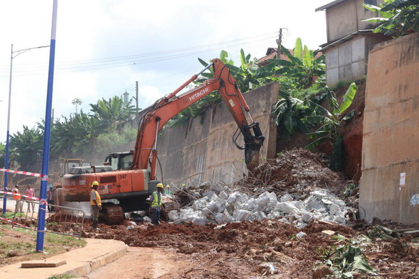 Debris from the broken wall on the Sofoline Interchange in Kumasi being cleared from the Abrepo-Kwadaso section of the interchange. Picture: EMMANUEL BAAH