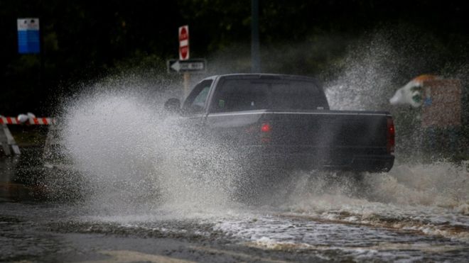 'Life-threatening' storm Florence starts to lash US