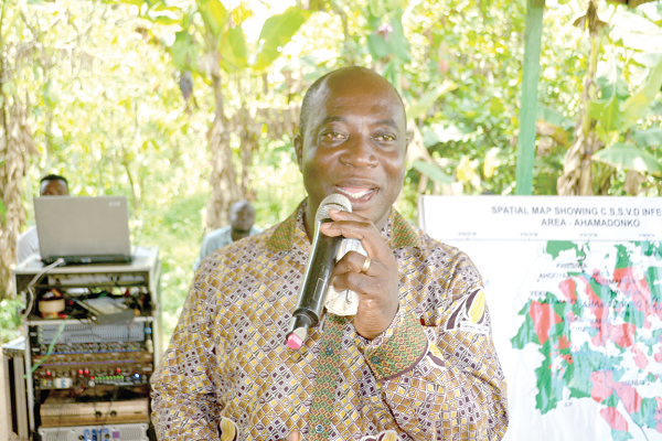  Mr Samuel Ankamah addressing the farmers