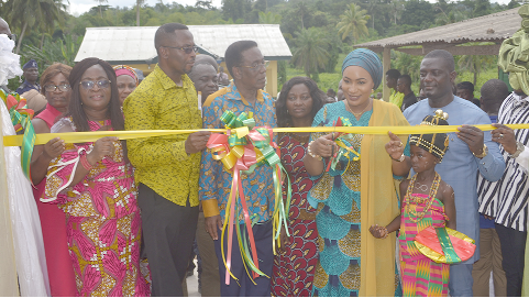 • Mrs Samira Bawumia (2nd right) cutting the tape to inaugurate the classroom block. With her include Prof. Kwesi Yankah (3rd left) and Mr Kwamena Duncan (2nd left), Central Regional Minister.