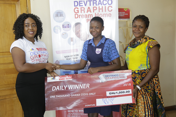 Tracey Anastasia Ahima Bonney (middle) receiving her cash prize