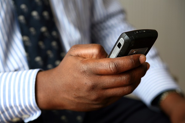 Many pretend to use phone to avoid interactions, study finds
