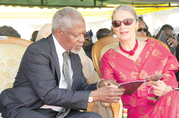 Mr Kofi Annan and wife