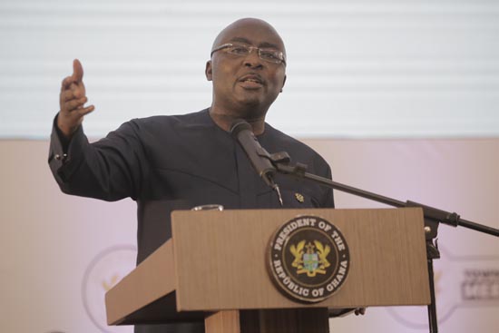  Vice-President Mahamudu Bawumia delivering his presentation at the town hall meeting organised by the Economic Management Team at the College of Physicians and Surgeons Auditorium in Accra. Picture: EMMANUEL ASAMOAH ADDAI