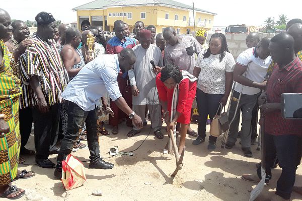  Nana Akua Owusu-Afriyie (holding pick axe), MP for the Ablekuma North Constituency, breaking the ground to signify the beginning of the project 