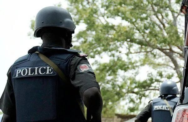 Policeman in court over attempted car snatching 