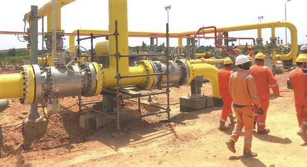 Officials inspecting the pipelines at the Takoradi metering and regulation station