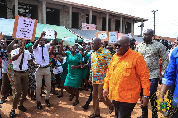 President Akufo-Addo arrives at Sankore amid cheers from some workers and residents