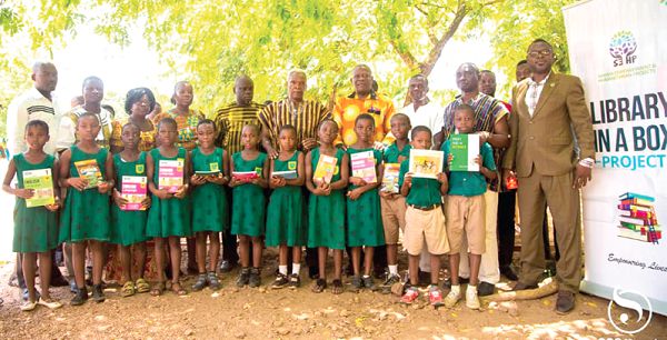 Mr Nelson Akorli (4th right), the Municipal Chief Director, with recipients of the donation.