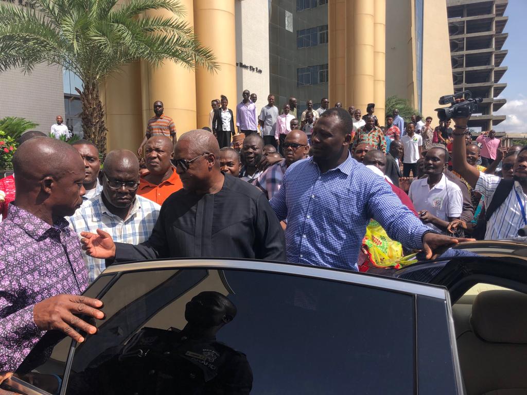 Mahama storms Court to support Ofosu Ampofo 