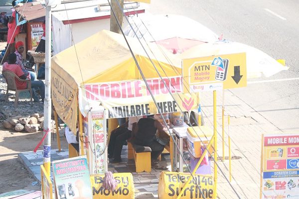  Mobile currency exchange vendor outsmarts robbers, but gets shot in the leg