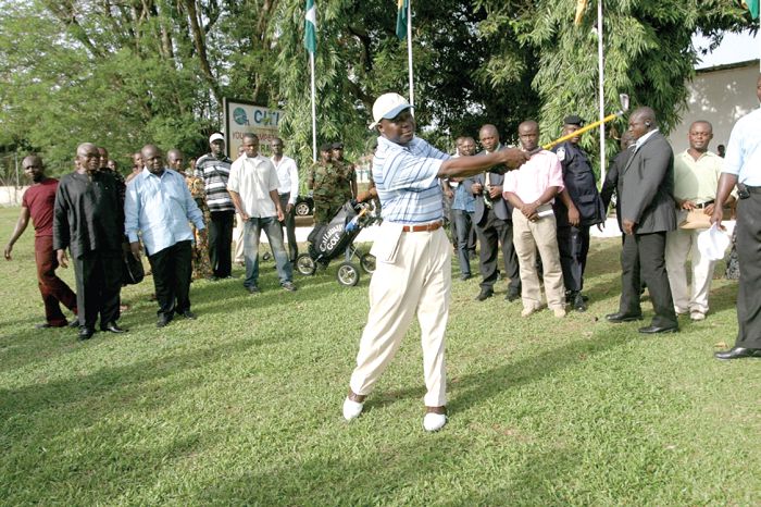 Otumfuo displays his ­­golf skills