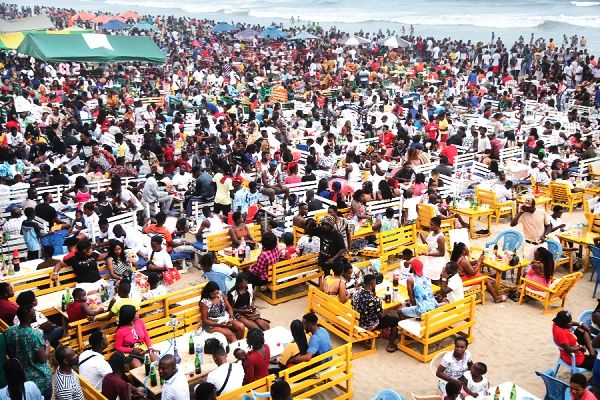 revellers-throng-beaches-in-accra-to-celebrate-easter-monday-graphic