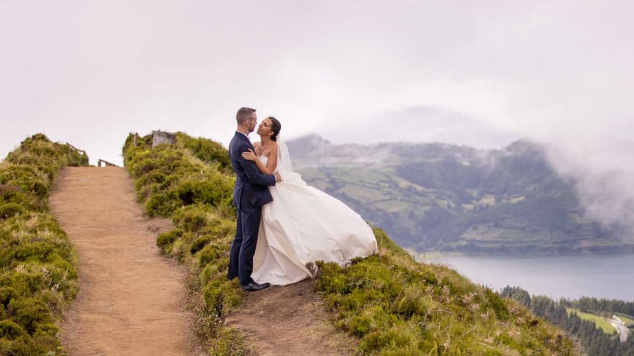 They met on an airplane and fell in love across continents 