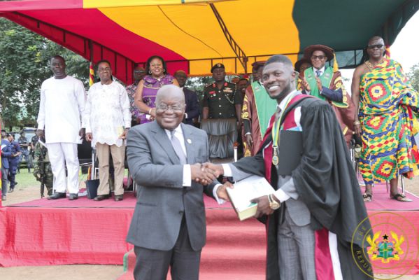 President Akufo-Addo presenting the Overall Best Graduating Student prize to Mr Mac-Ocloo Kwese Maxwell Junior