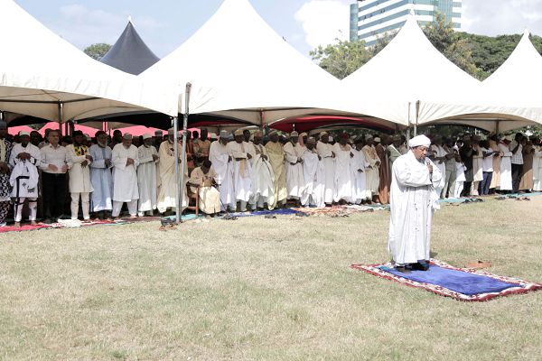 Sheikh Mohammed Kamil Mohammed (in front), Deputy National Chief Imam, Ahlussunna Wal-Jama’a, leading the prayers at the Ahlussunna Wal-Jama’a at the Eid ul-Adha festival prayers at the Efua Sutherland Children’s Park in Accra