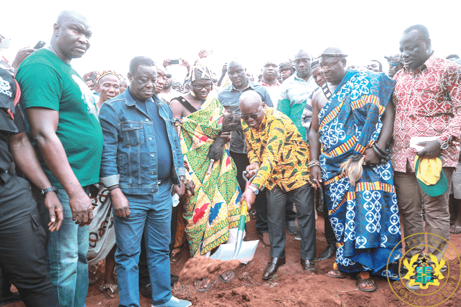  President Akufo-Addo cutting the sod for the  Kpandai to Salaga road