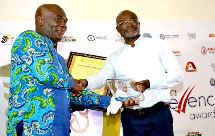  Mr Kwesi Poku Bosompem (left), CEO of Tema Excellence Awards, presenting an award to Mr Kennedy Ohene Agyapong