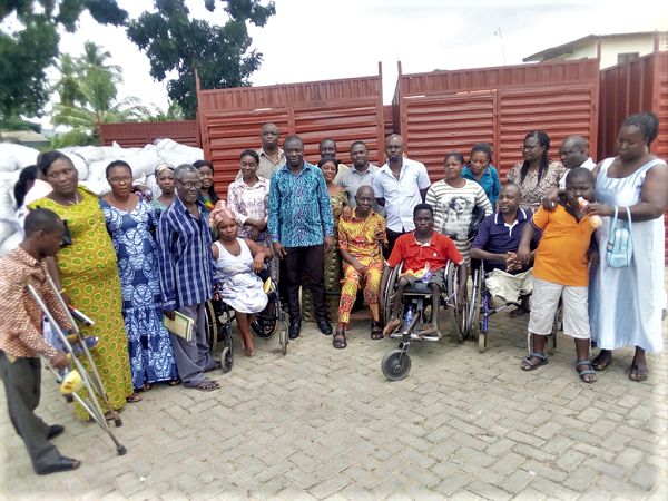 The beneficiaries with the assembly officials after the presentation