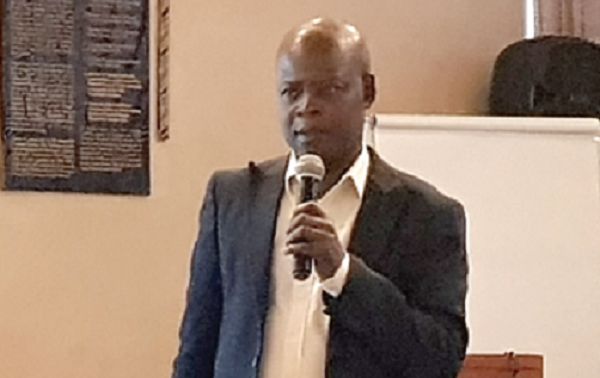Dr Steve Manteaw addressing the Editors Forum on the management and use of petroleum revenues for 2018 at Senchi 