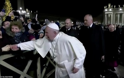 VIDEO: Pope Francis apologises after slapping female worshipper who grabbed his hand