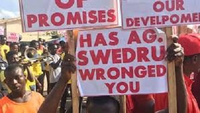 some angry youths of Swedru hits the streets