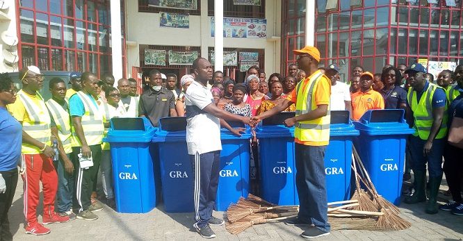 GRA staff clean Kotokuraba market