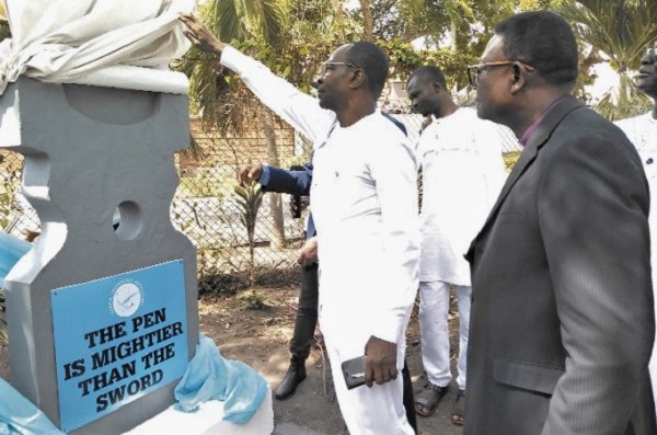  Mr Roland Affail Monney unveiling a plaque to commemorate the anniversary celebrations. 
