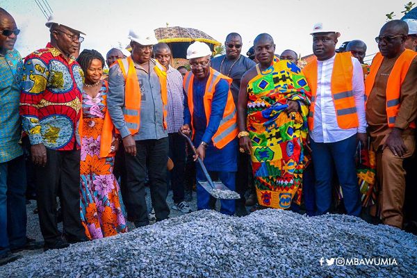 Dr Mahamudu Bawumia (with shovel) cutting the sod for work to start on the road project at Nsenie in the Oforikrom municipality