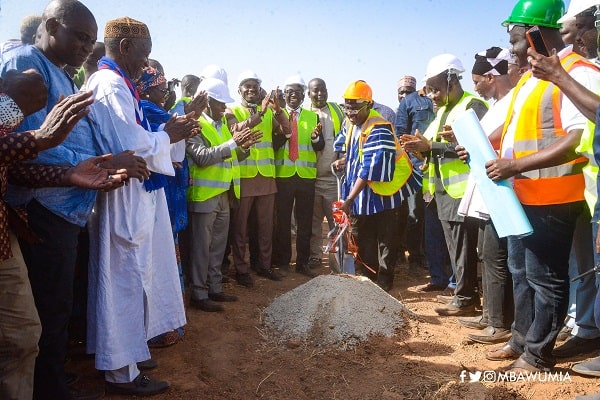 Vice-President Mahamudu Bawumia cutting the sod to begin the project
