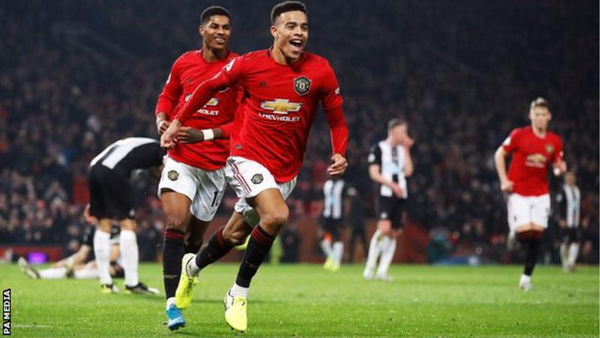 Manchester United thump Newcastle 4:1