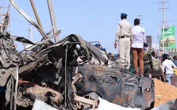 Rush hour car bomb kills dozens in Somali capital