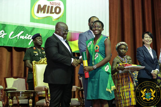 Akufo-Addo presents awards to 2018 best BECE students