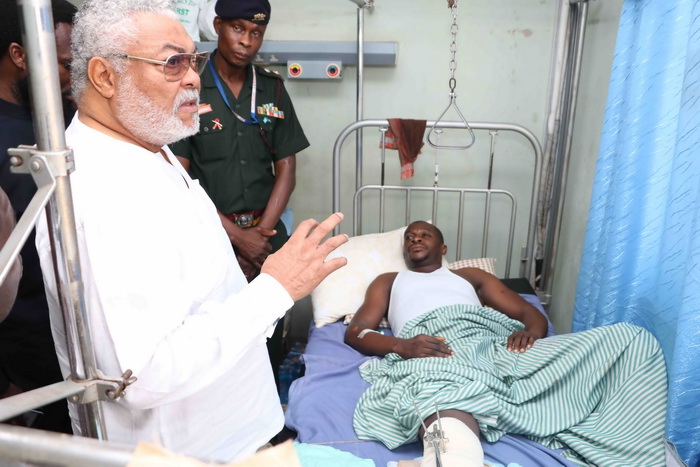 Flt Lt Rawlings makes a point during the visit to Yaro Ishawu at the 37 Hospital