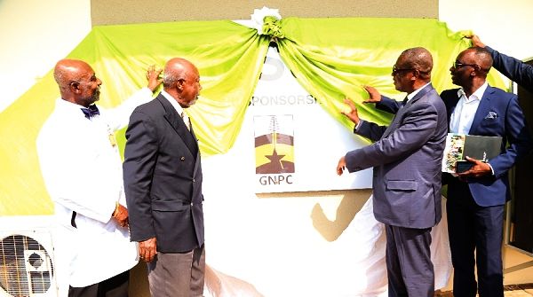 Professor Boachie-Adjei (left), founder of FOCOS and Dr K.K. Sarpong (right), CEO, GNPC unveiling the MRI suite. Looking on are Ambassador Fritz Opoku (2nd left), Board Chairman of FOCOS and Dr Kwame Baah-Nuakoh. BELOW:  The new MRI machine