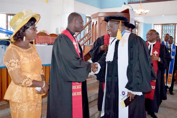 Rev. Prof.  Joseph Obiri Yeboah Mante congratulating Rev. Dr Seth Kissi