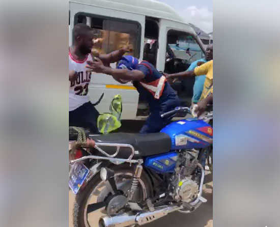 How a trotro driver and his conductor resisted a police arrest (VIDEO)