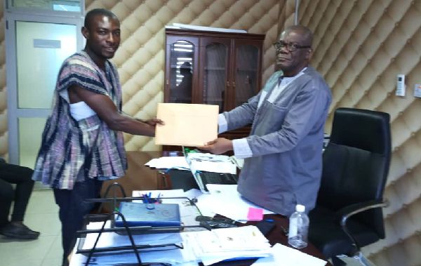 Mr. Issifu Mahama Mashood, PRO of the Walewale youth (left) presenting the petition to the Mr. Dawarnoiba Baeka, Chief Director of the Ministry.