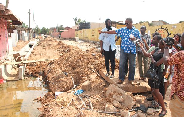  Dr Emmanuel Lamptey (2nd left), Municipal Chief Executive, Ga Central Municipal Assembly explaining a drain construction system to newsmen during the inspection. Picture: EDNA ADU-SERWAA