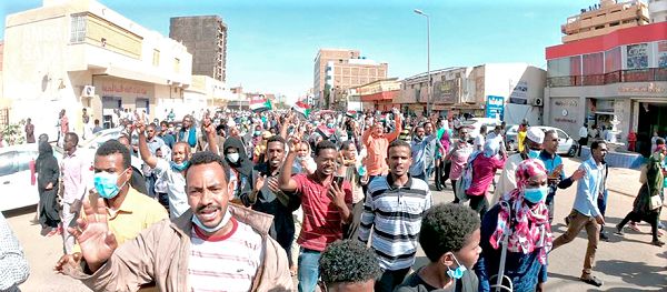 Sudanese protesters on the streets of Omdurman on January 17, 2019 