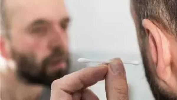  Man develops life-threatening brain infection after using cotton buds for ears