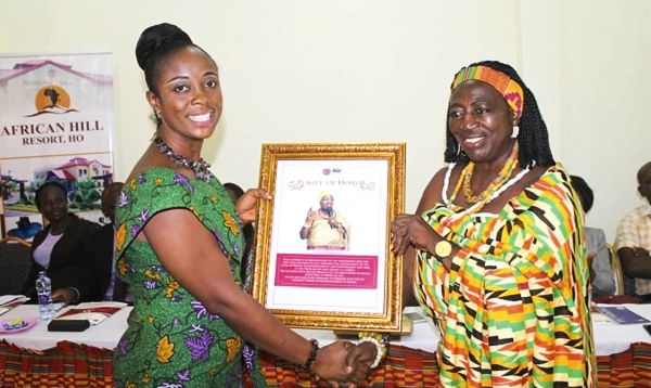 Mrs Lucy Tenkorang (left),  Vice Chair of the Eastern/Volta Region Branch of the Association of Ghana Industries (AGI), presenting a citation to Mama Atrato II, Queen of Traditional Area