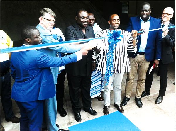 Mr Robert Ahomla Lindsay (3rd from left), Deputy Minister, Trade and Industry, cutting the tape to inaugrate the factory