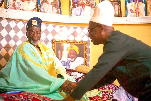  Yaa Naa Abukari II in a warm handshake with Dr Sarpong