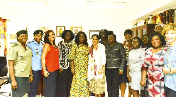  Mr Kwame Ofosu Bamfo  (middle) with the facilitators and the participants in the training workshop