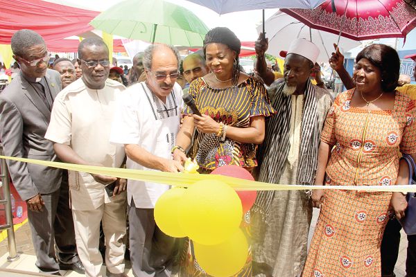  Madam Elizabeth Sackey (3rd right), Deputy Greater Accra Regional Minister, assisted by Dr Samir Kalmoni (3rd left), Executive Chairman of Papaye Fast Foods Limited, to cut a tape and open the new Papaye Fast Foods Limited Awudome Roundabout Branch. Those with them are Mr Divine Asiedu (2nd left), Chief Executive Officer of Papaye Fast Foods, and other dignitaries